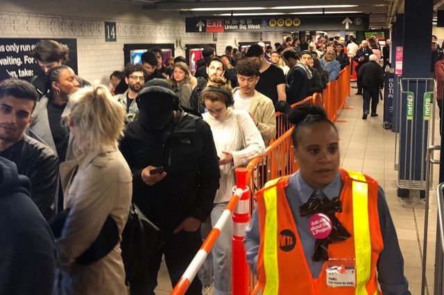 L train riders line up at Union Square around 11 p.m. on Friday night (Courtesy of Eric Yearwood)
